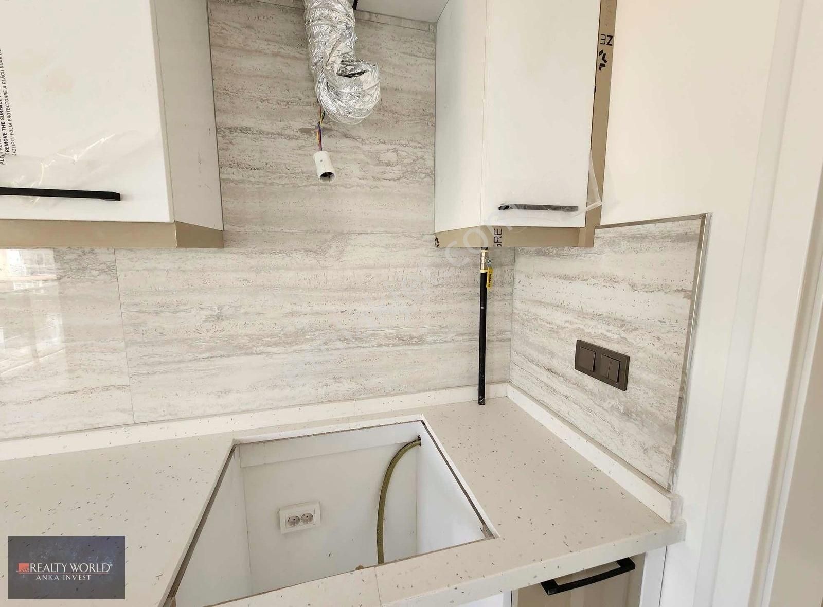 Realty World Anka Dan Bahçeyaka Da 120m2 2+1 Sıfır Daire