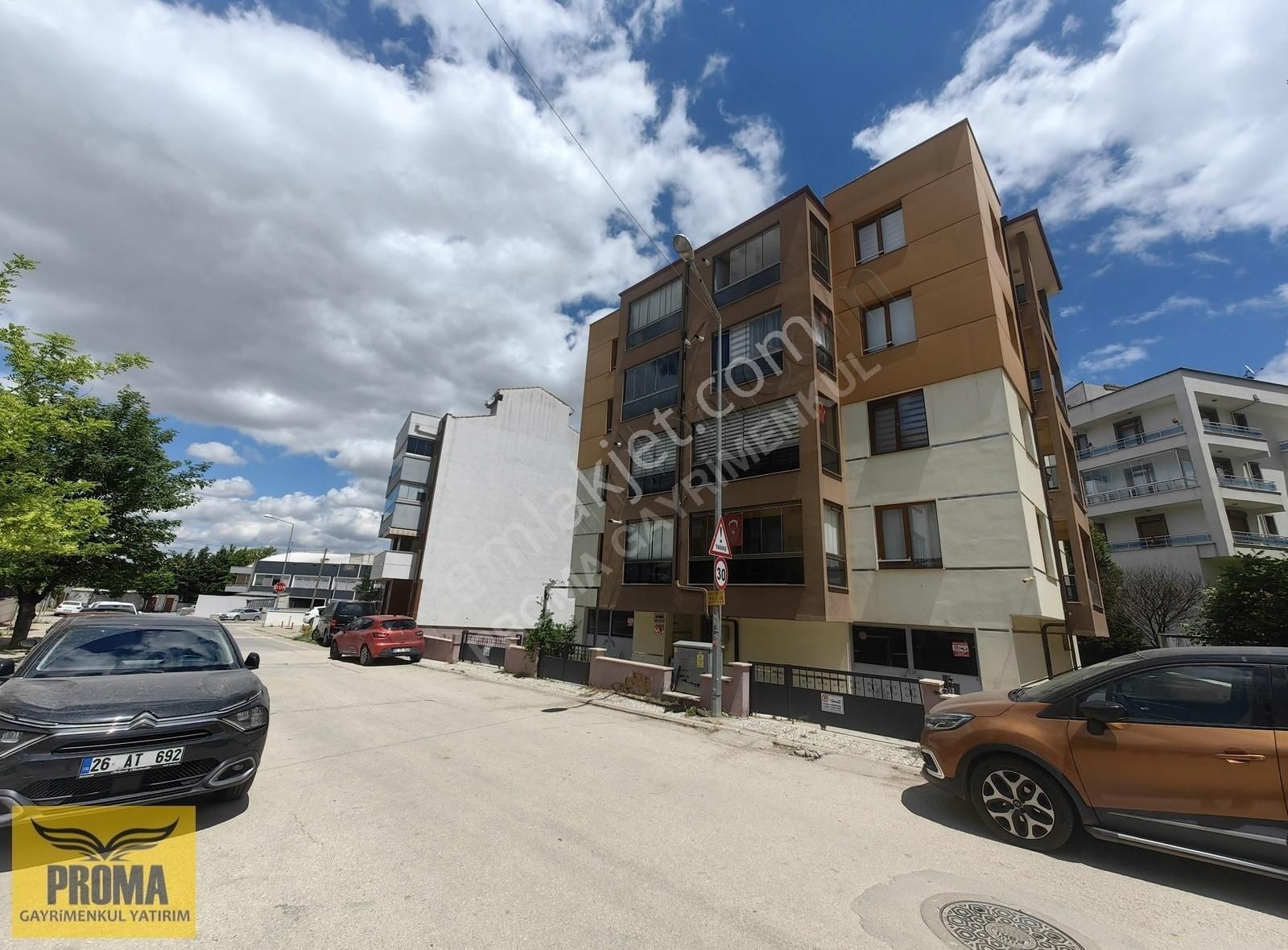 Proma'dan Batıkent Mah.çağdaş 1 Arkası 3 Balkonlu 187 M2 4 Cephe