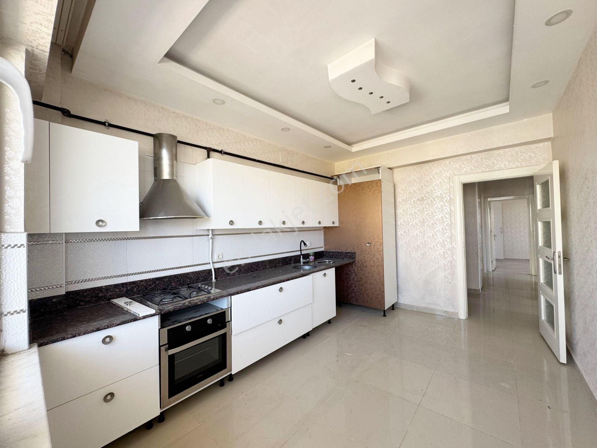 Fıstıklık'ta Arakat Merkezi Konumda Bakımlı Ebeveynli 3+1 Daire