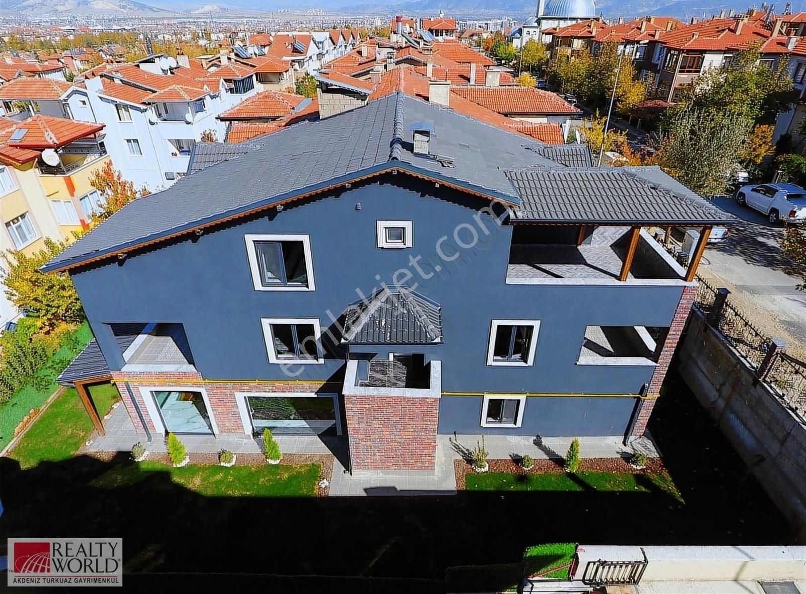 Işıkkent Mahallesinde 6+2 Satılık Villa