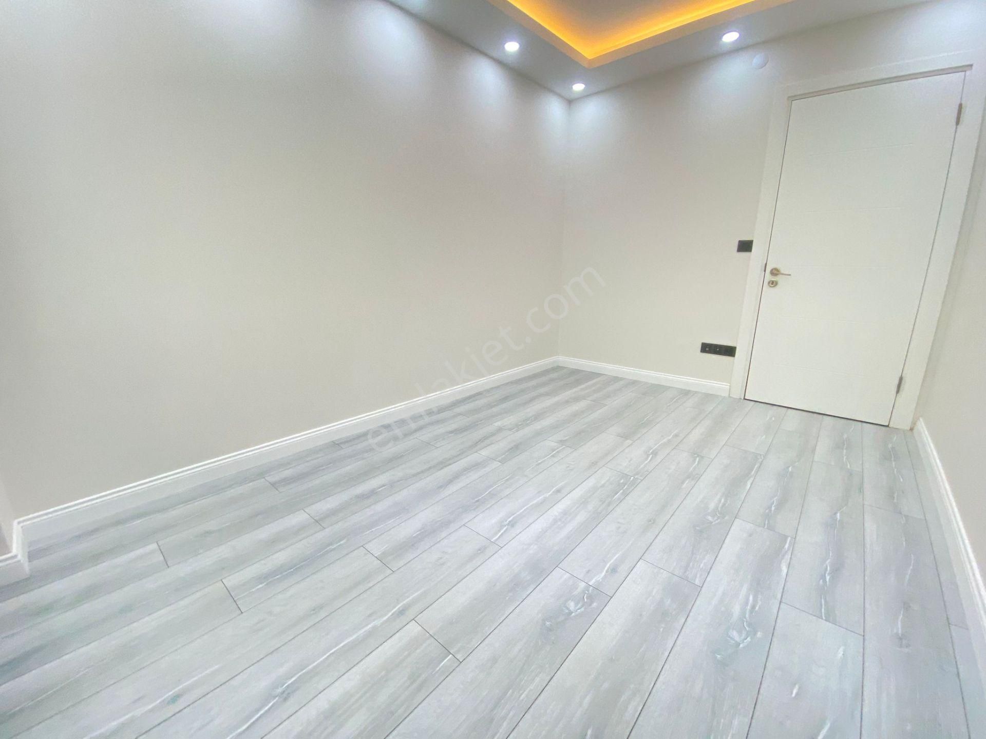 Köksalan'dan Küçükyalıda 1. Kat İçi Komple Yenilenmiş Yeni Binada 1+1 Fırsat Daire - Görsel 17