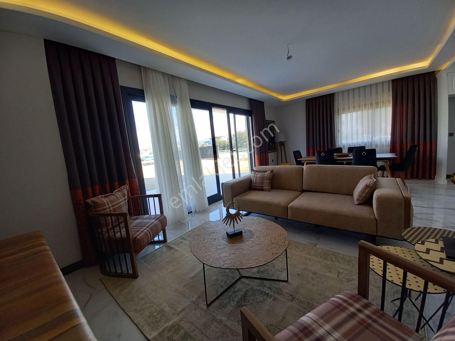 Plaja 5 Dakika! Köşe Konumda, Şahane Bahçeli Lüks Villa - Görsel 8