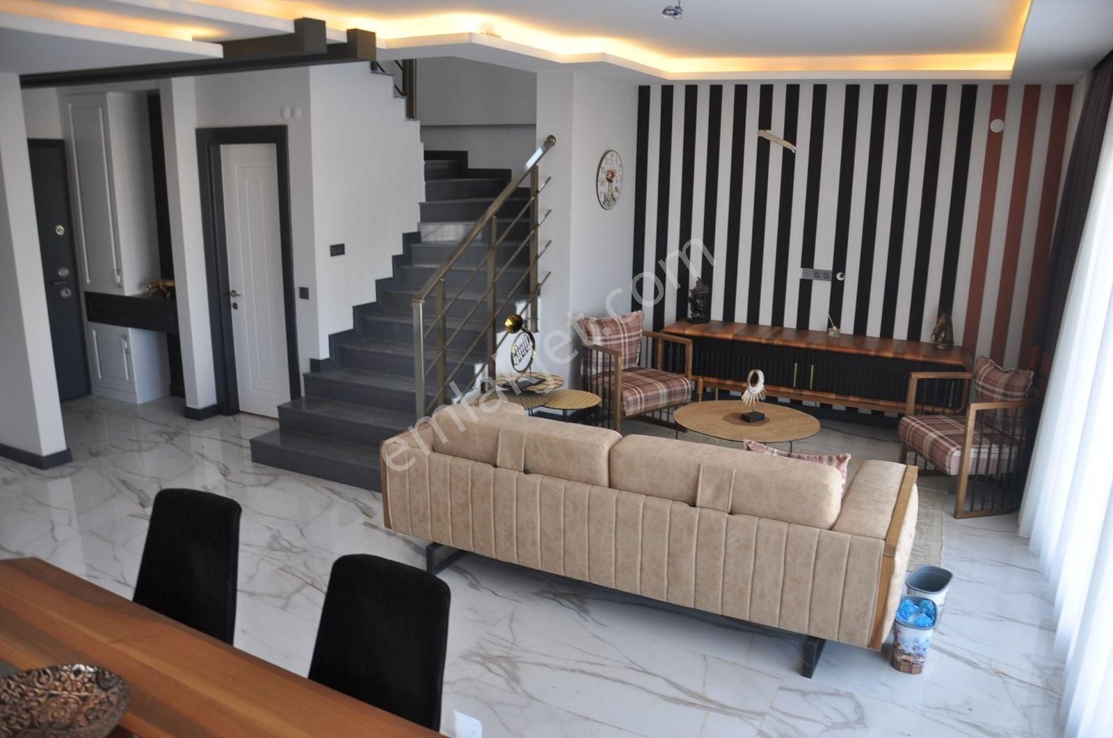 Plaja 5 Dakika! Köşe Konumda, Şahane Bahçeli Lüks Villa - Görsel 31