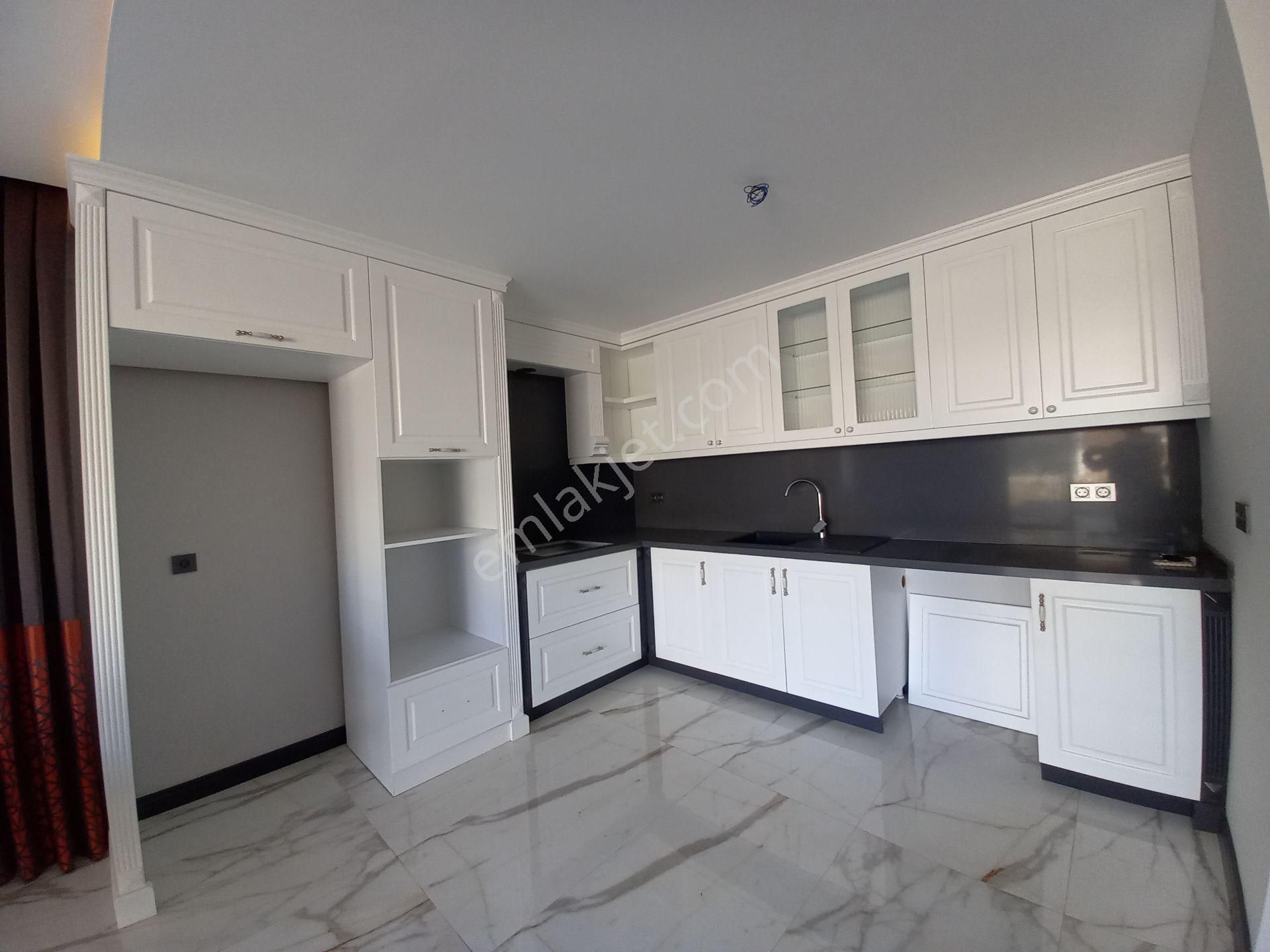 Plaja 5 Dakika! Köşe Konumda, Şahane Bahçeli Lüks Villa - Görsel 25