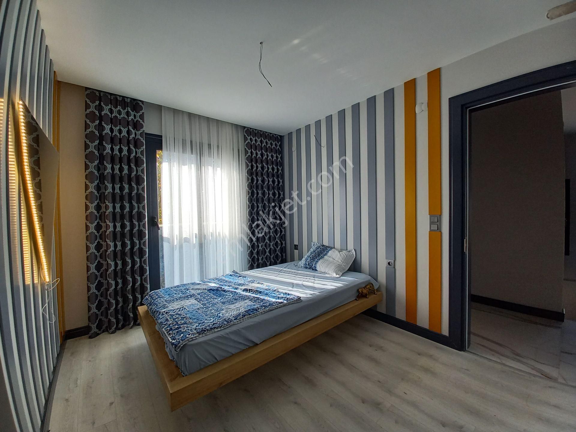 Plaja 5 Dakika! Köşe Konumda, Şahane Bahçeli Lüks Villa - Görsel 12