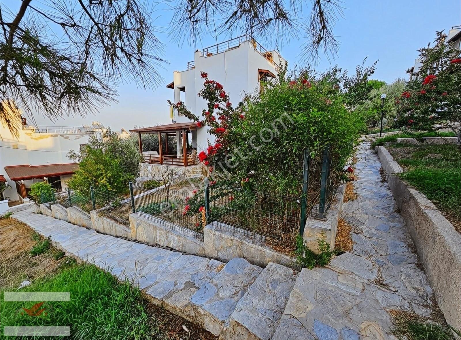 Milas Kıyıkışlacık Tepeköy Tatil Sitesinde İkiz 2 Adet Dubleks