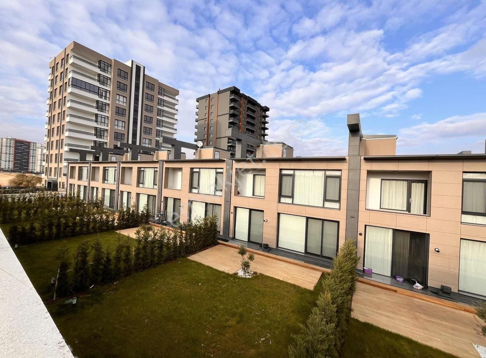 Kadraj Alacatlı'da 4+1 Sıfır Satılık Villa