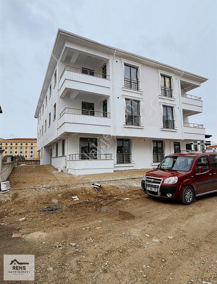 Rens'den Fen Lisesi Bölgesinde Sıfır İçi Yapılı 1+1 Fırsat Daire