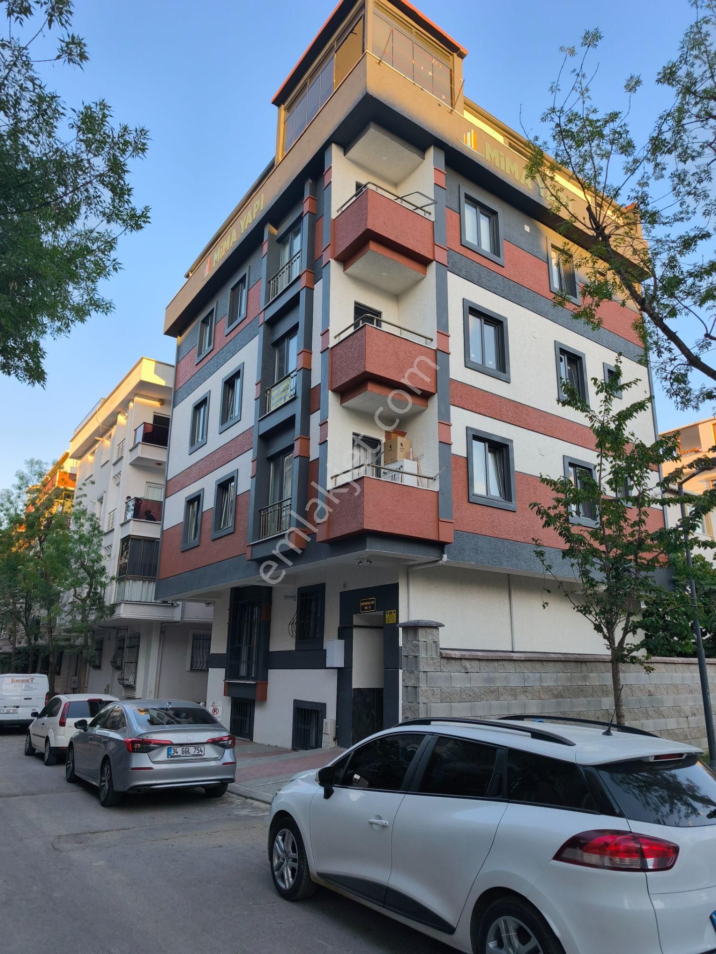 İytiyaçtan Acil Samandırada Satılık 130.m 3+1 Lüx Sıfır Daire