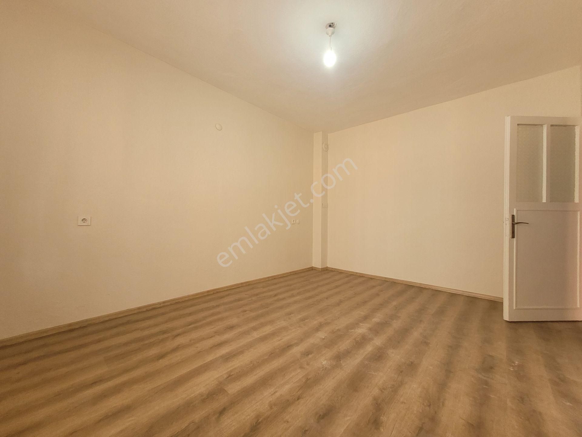 Bornova Yeşilova'da Çimentaş Lisesi Yakını Doğalgazlı Kiralık Daire