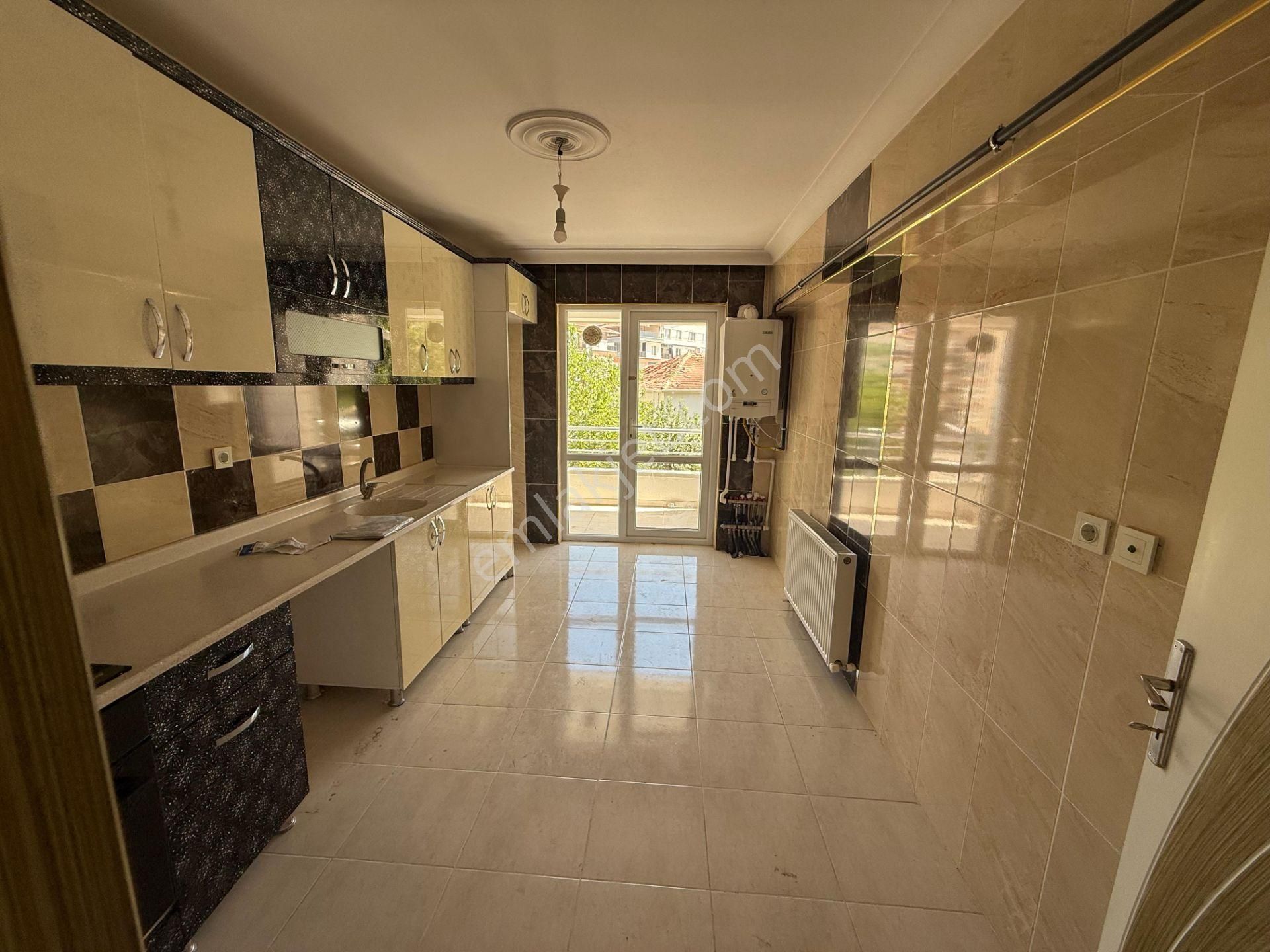 Keçiörende 3+1 Geniş Caddeyanı Kat Konumlu Köktapu Satılık Daire