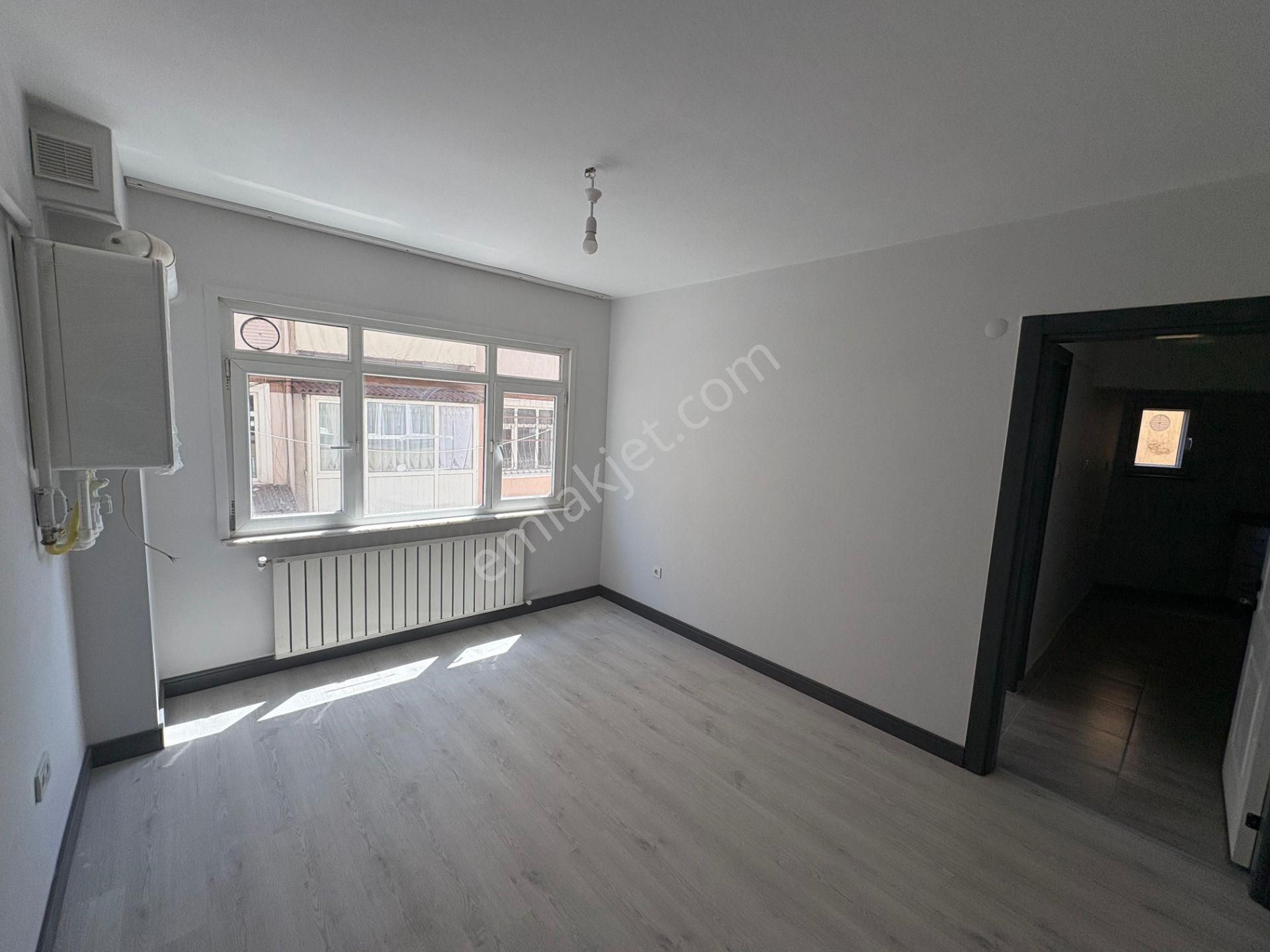 İstanbul Beyoğlu Kulaksız'da 1+1 İçi Yapılı Boş Kiralık Daire