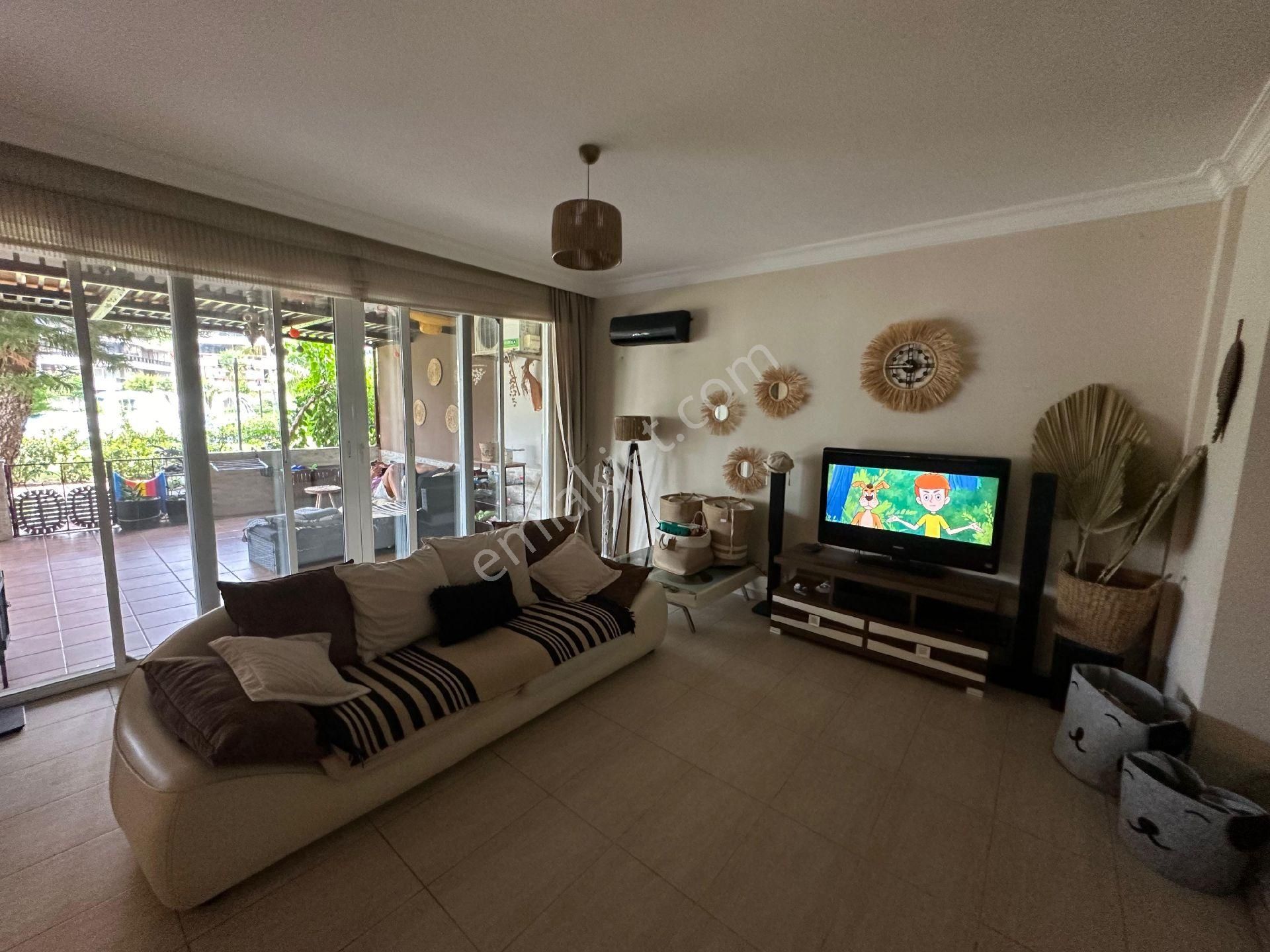 Alanya'nın En Prestijli Sitelerinden Rıversıde Resort Tosmur'da, 3+1 Bahçe Kat