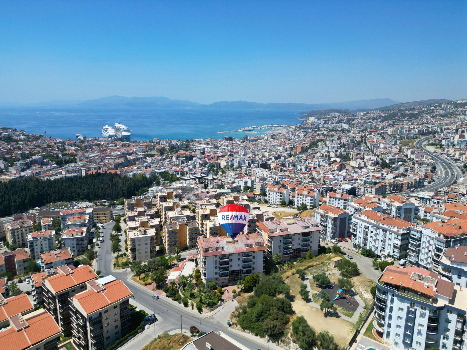 Kuşadası Merkezde Panoramik Deniz Manzaralı 3+2 Daire Dubleks