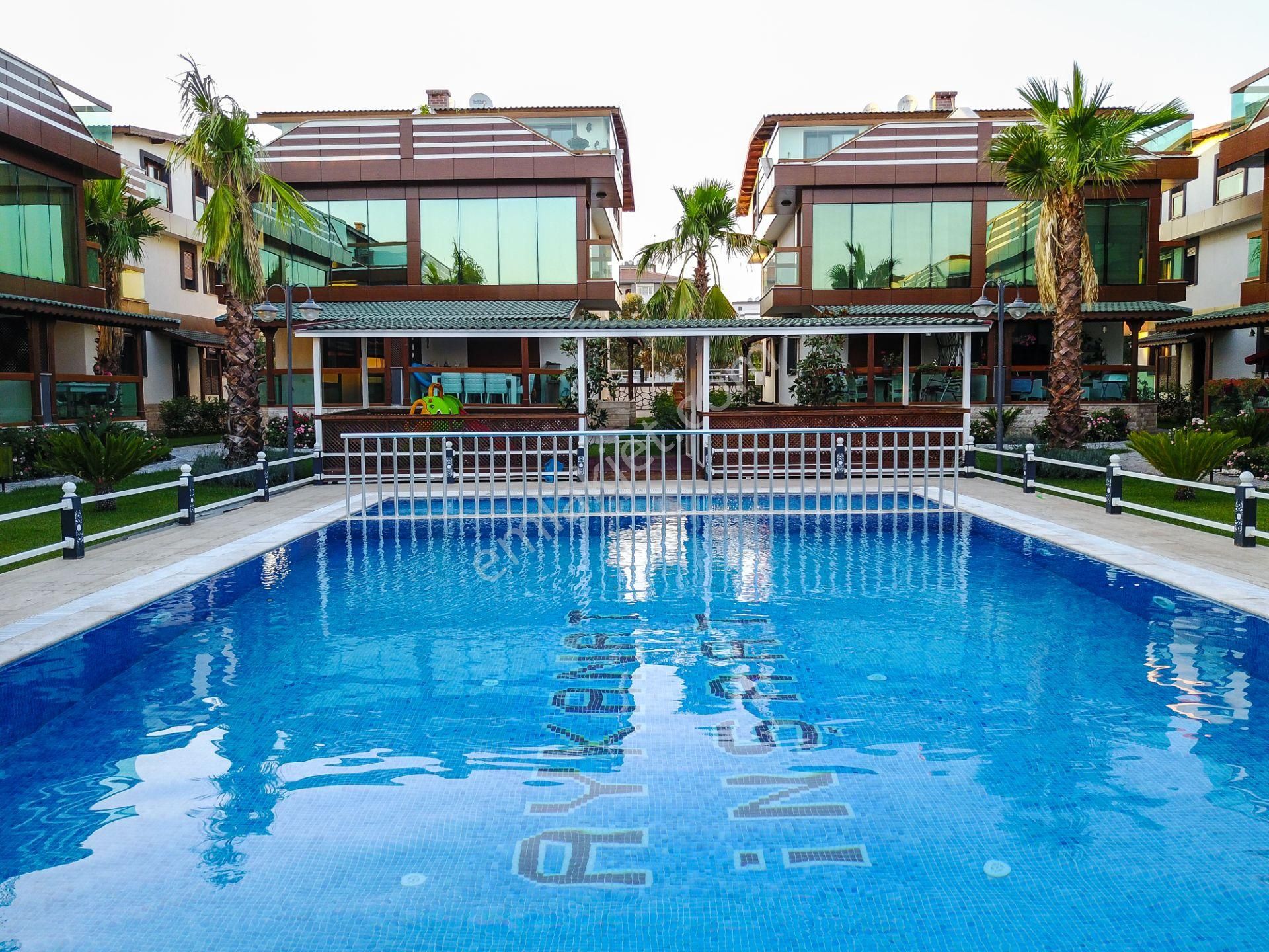 Menderes Merkez De Kiralık Lüks Tripleks Villa