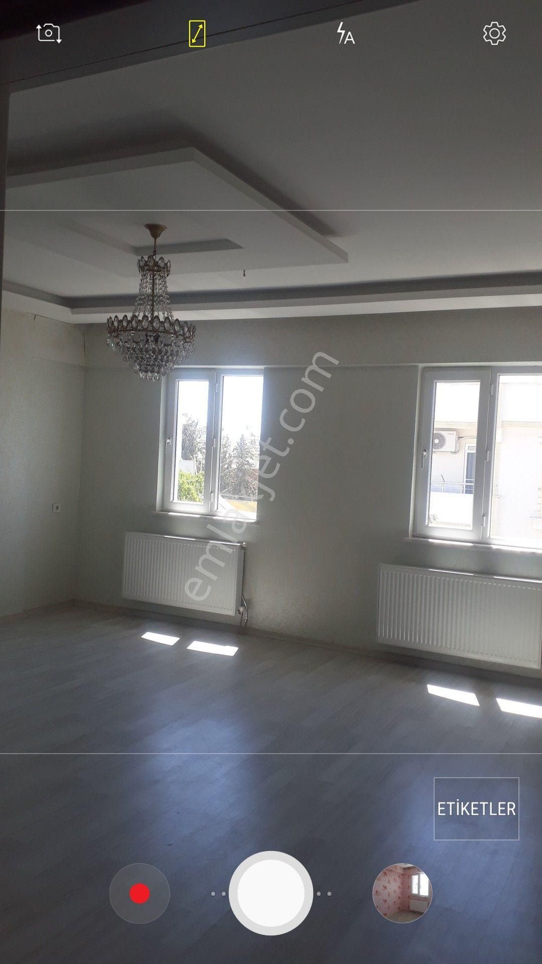 Eski Beşevlerde Satılık Daire 3 + 1 Temiz Ve Bakımlı