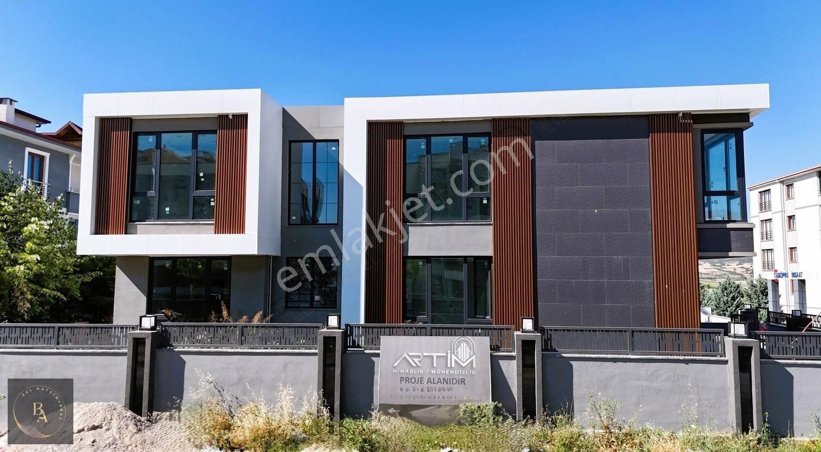 Bal'dan Satılık Huzurlu Yaşam Alanı 4+1 Villa