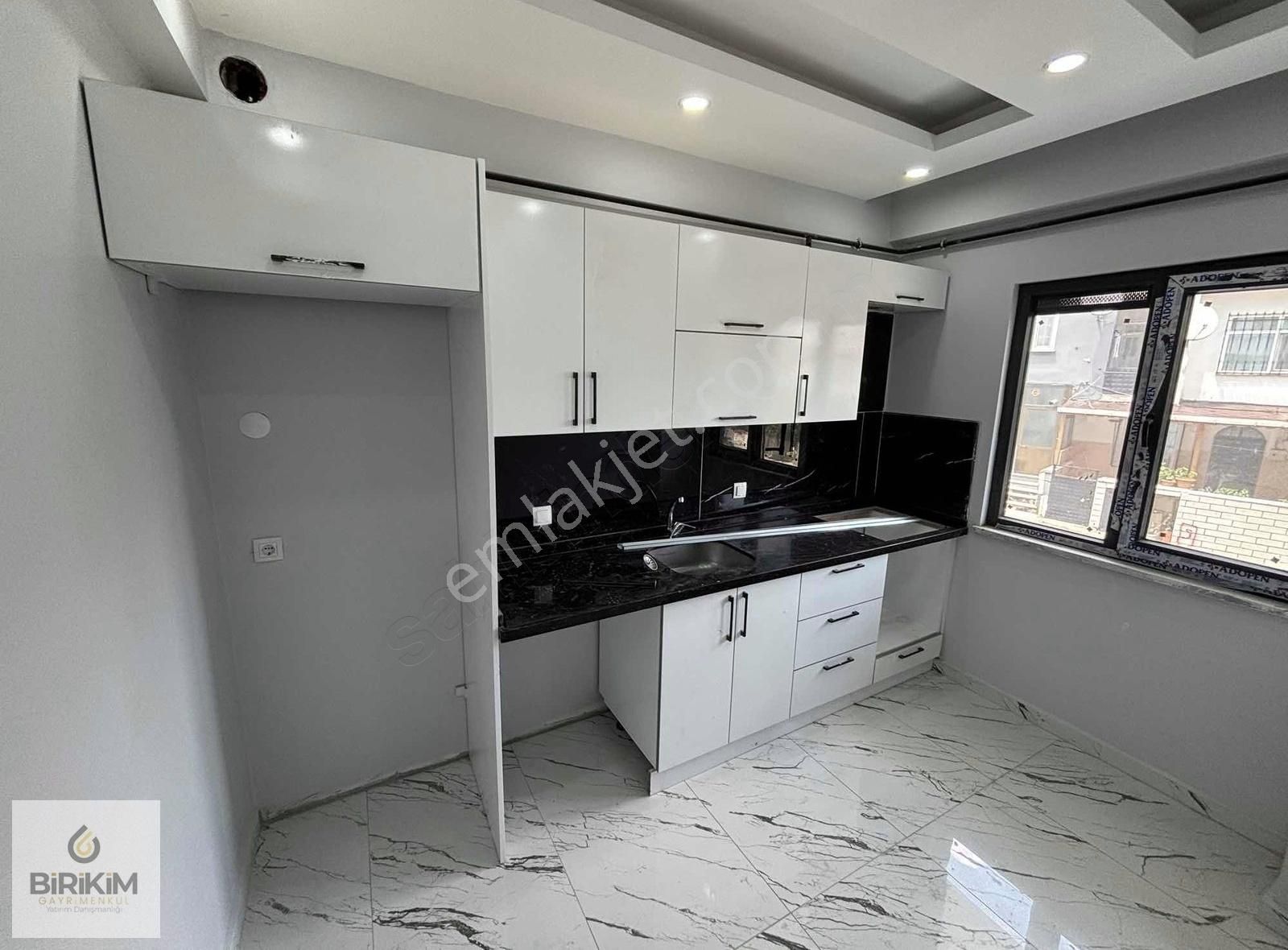 Darıca Emek Mahallesi Merkezi Konumda Asansörlü 2+1 80m2 Daire