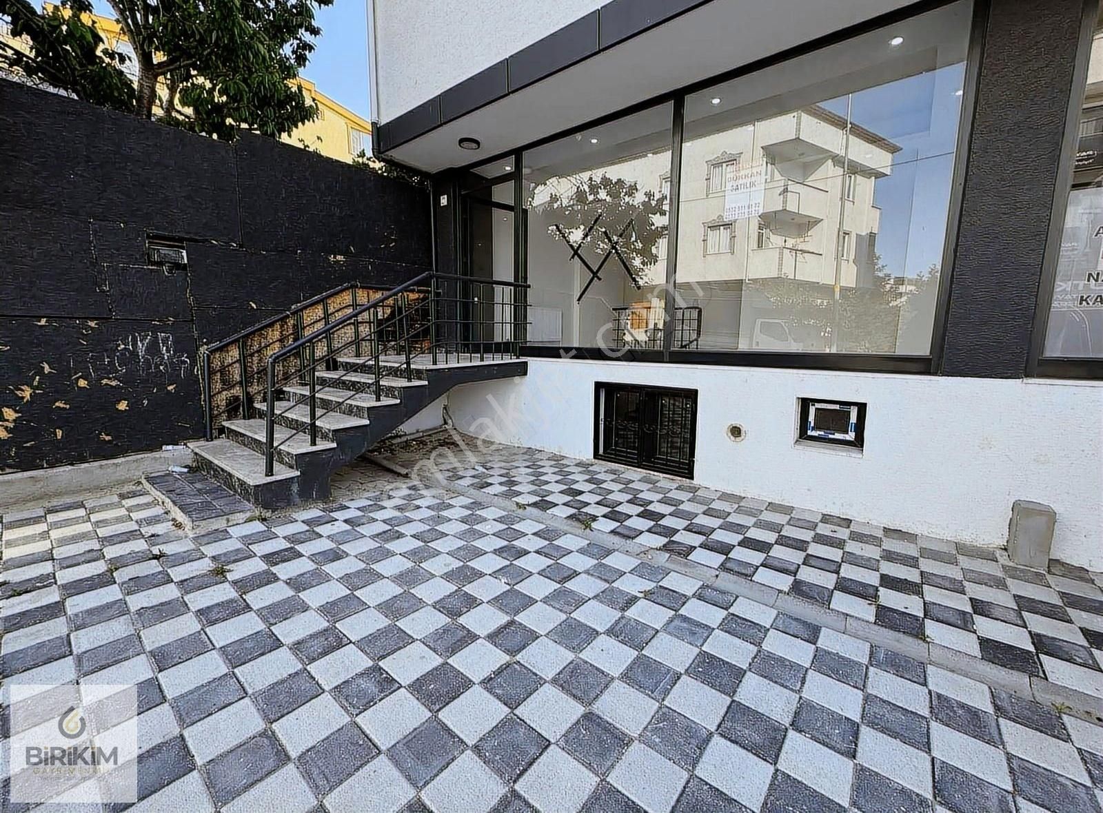 Sırasöğütler Mah'de Cadde Üzeri 70 M2 Çift Mutfaklı Dükkan