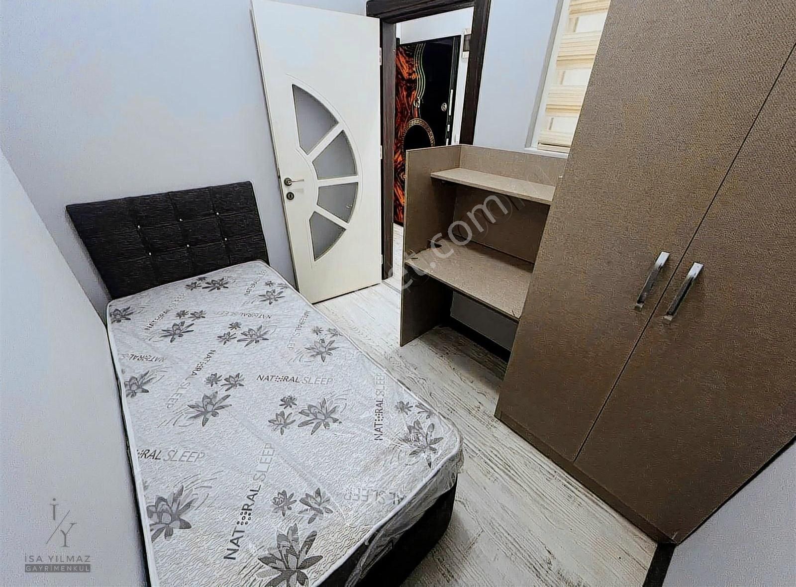 İsa Yılmaz'dan 1+1 Eşyalı 60m Yola Cephe Site İçi Daire