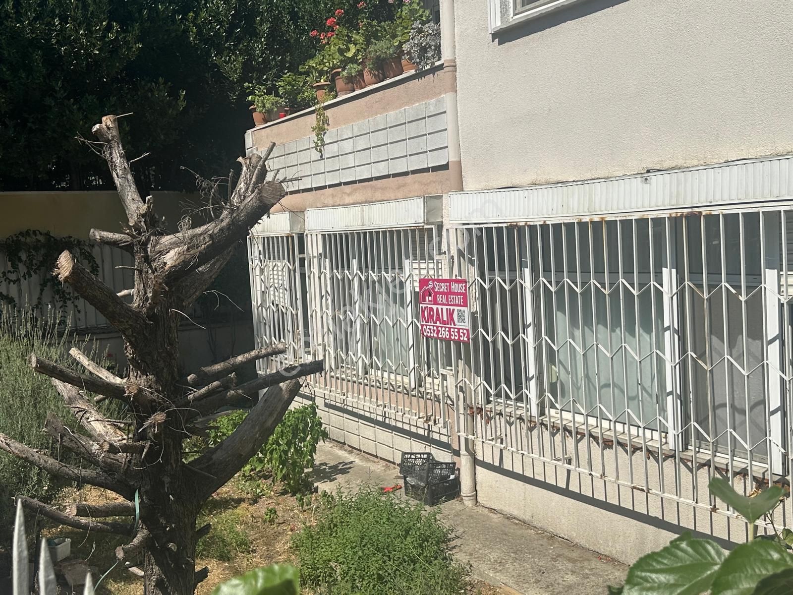 Secret House’dan 3+1 Giyinme Odalı Düz Giriş Bahçe Katı