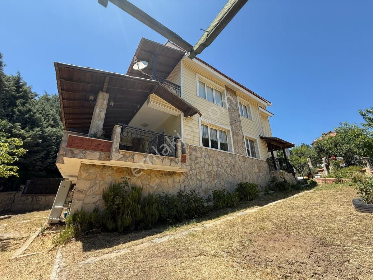 Turyap Bornovadan Yakaköy Site İçerisinde 4+1 Müstakil Villa