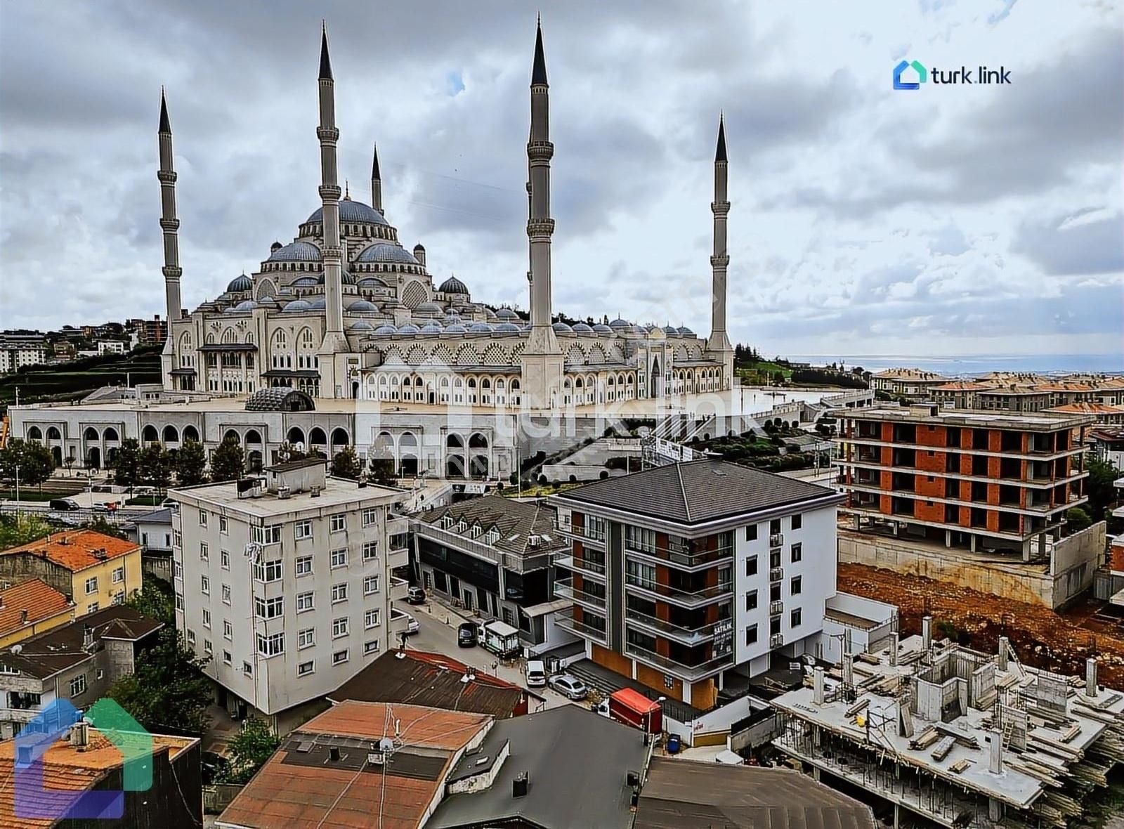 Çamlıca Cami Metro Karşısı 3+1 Büyük Bahçeli Eşsiz Fırsat Daire