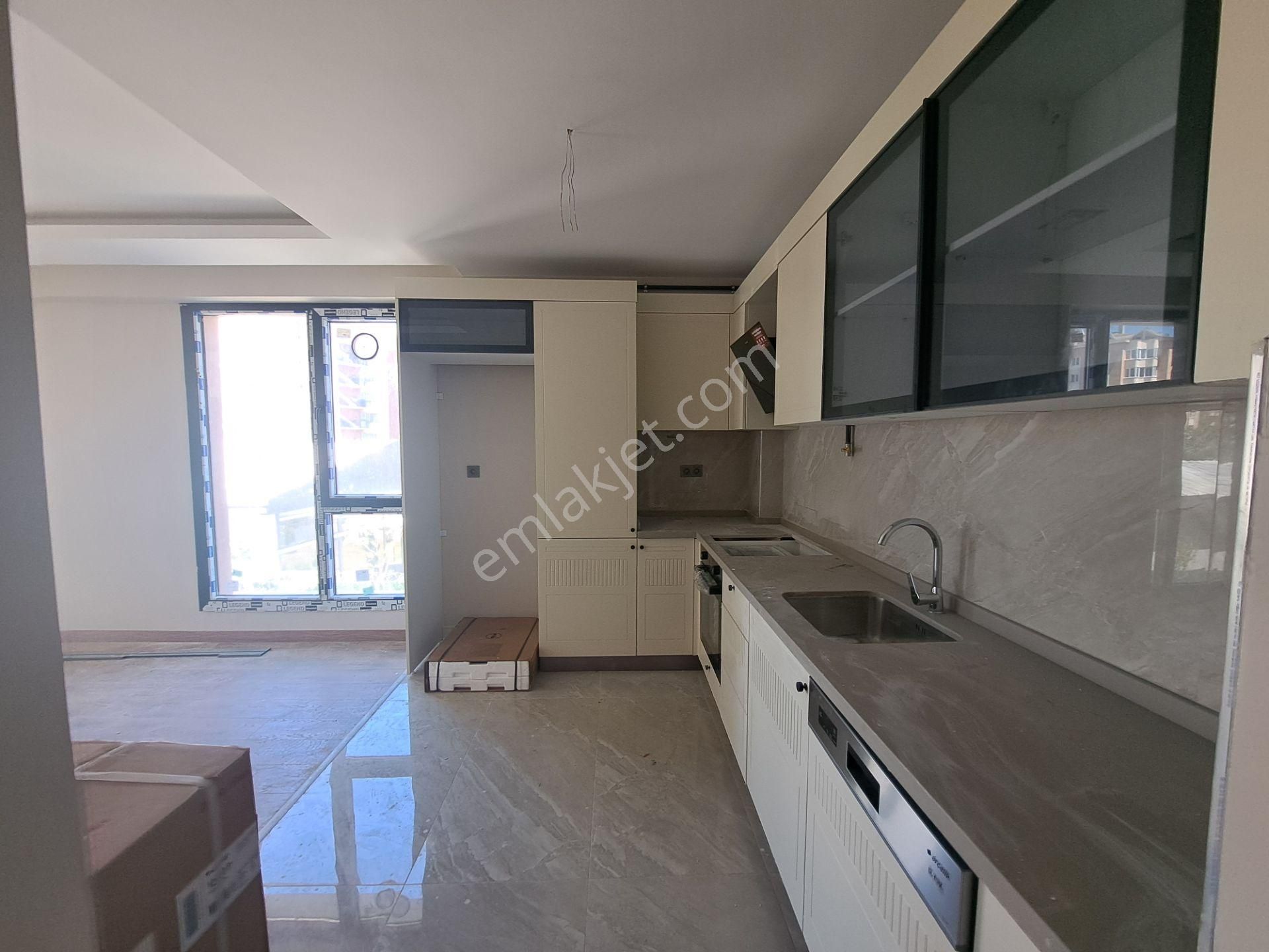 Kartal Metrosuna Yakın Yeni Sıfır Binada Site İçinde Kiralık Daire