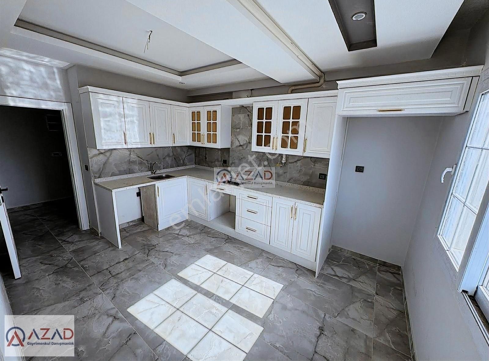 Azad'tan Adliye Emniyet M. Sanayi Yolu Civarı Satılık 3+1 Daire