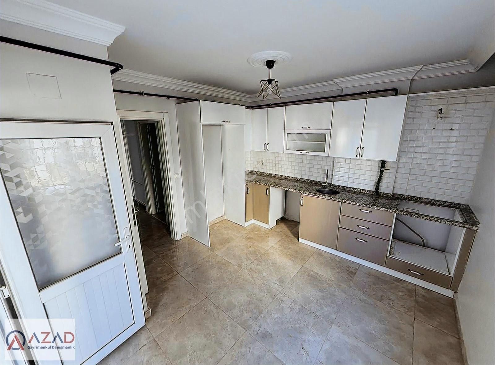 Azad-salı Pazarı Yolu Civarında Satılık 3+1 (140m2) Daire