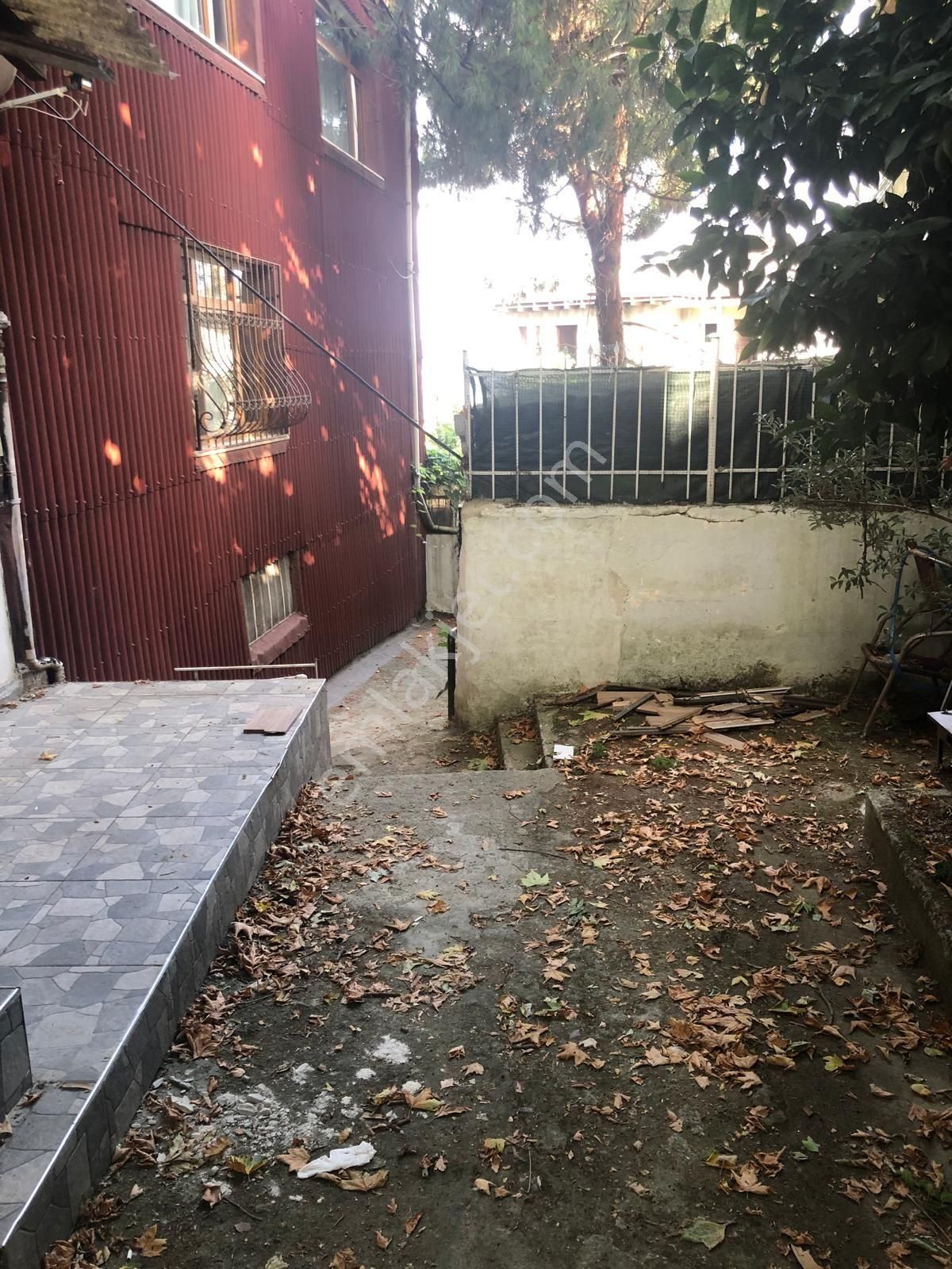 Sarıyer Büyükdere Mahallesinde Bahçeli Geniş 1+1 Bekara Uygundur