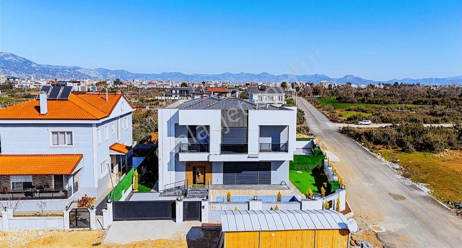 4+1 Havuzlu Lüks Villa- Altınkale Döşemealtı