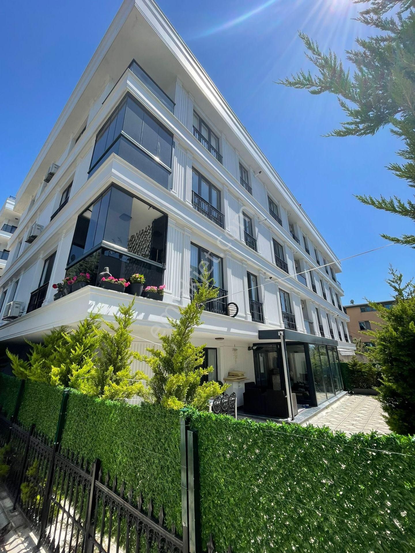 İstanbul Büyükçekmece'de Deniz Manzaralı 3+1 190 M2 Sıfır Satılık Daire