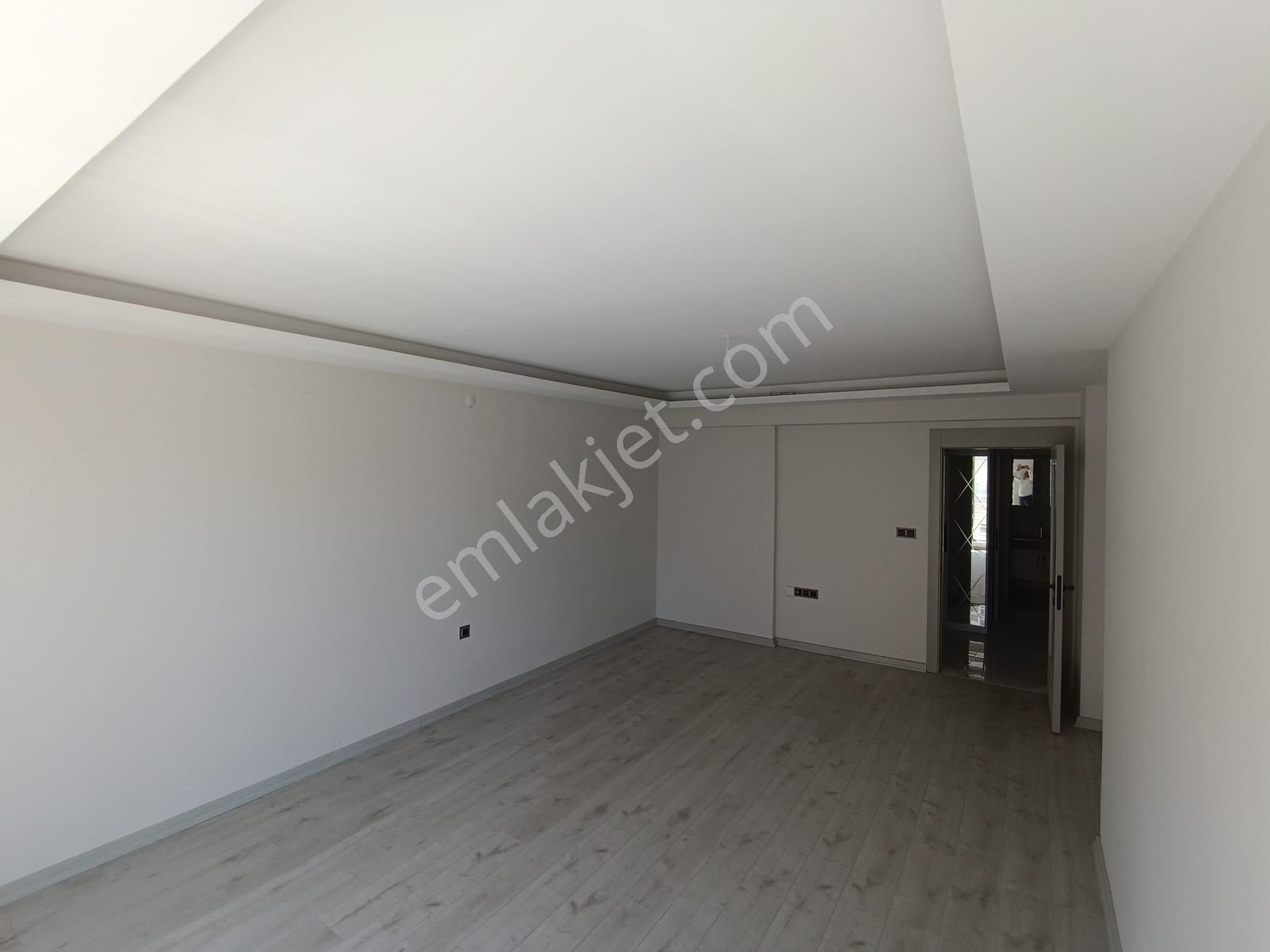 Kent'ten Neşet Ertaş Cadde Üzeri Geniş Ferah Manzaralı 3+1 Sıfır Daire