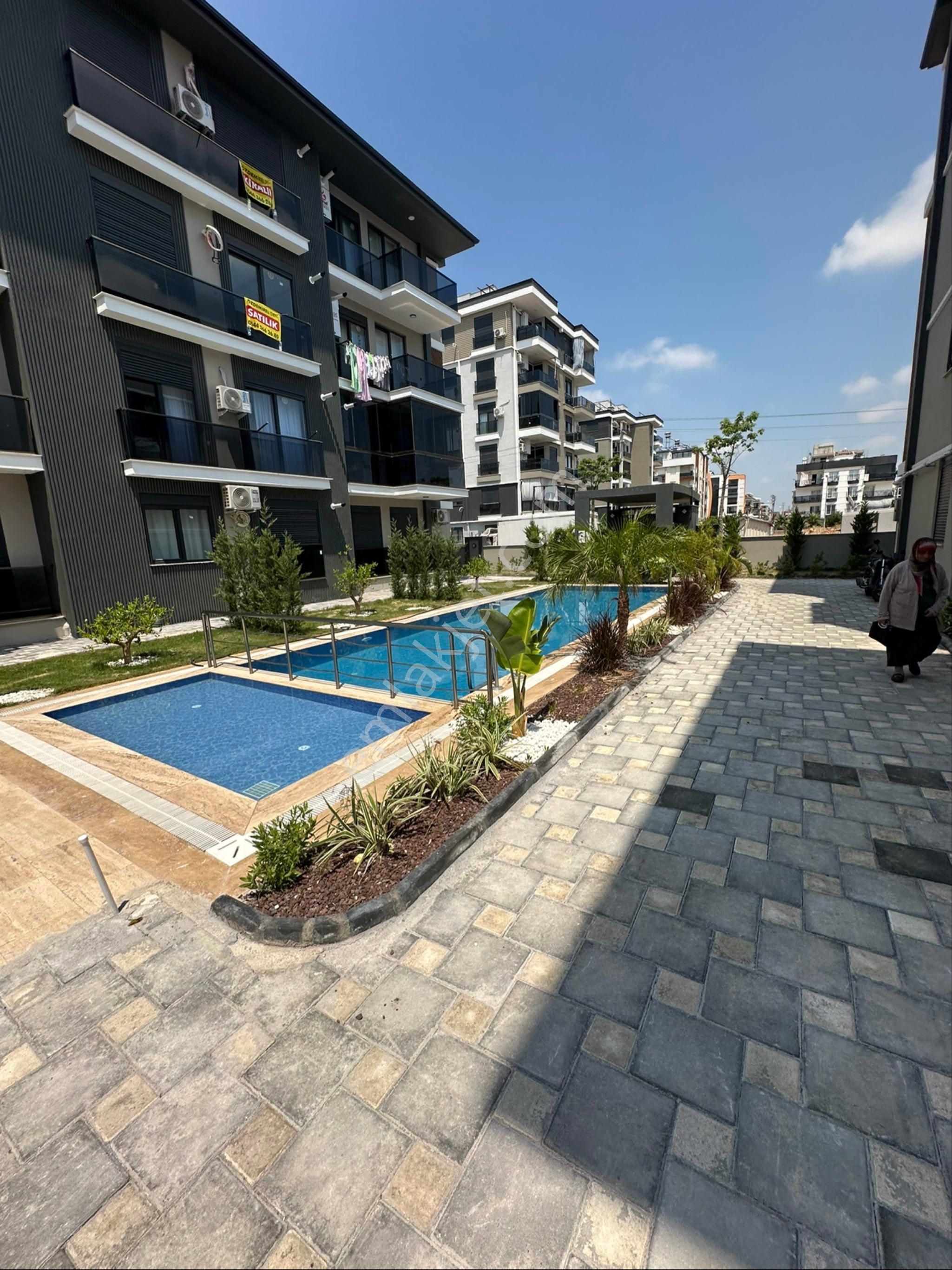 Kepez Devlet Hastanesinin Dibinde İki Artı 1.02 Bloklu Sitede Havuz Güvenlikli Daire