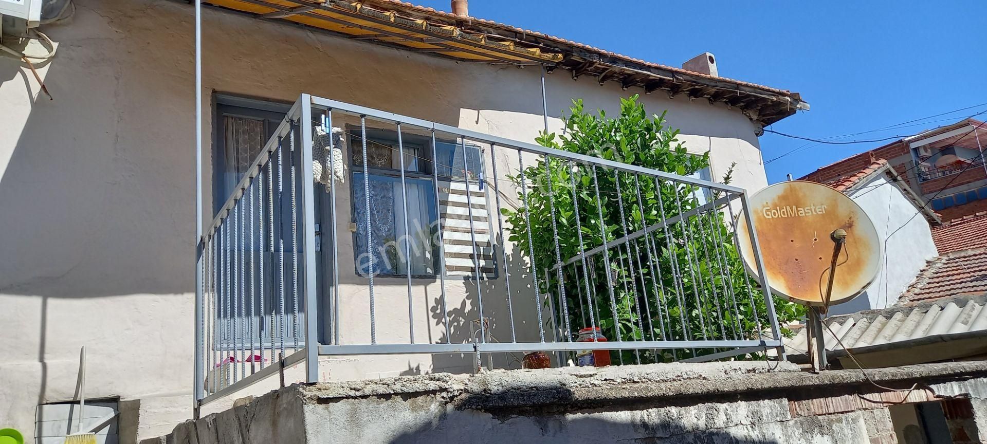 Akhisar Zeytinliova Da Satılık 388 M2 Arsa İçinde 2.adet Köy Evi 1.550.000 Tl