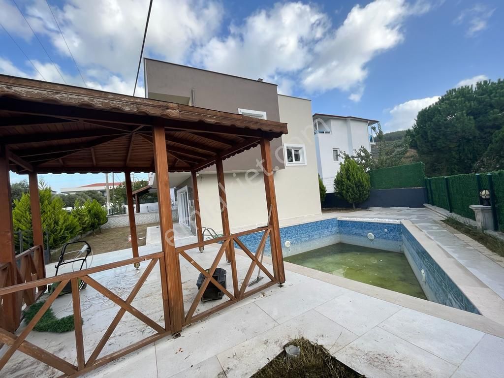 Kuşadası Davutlarda 3+1 140m2 Net 290m2 Arsa İçerinde Müstakil Tapulu Sıfır Villa