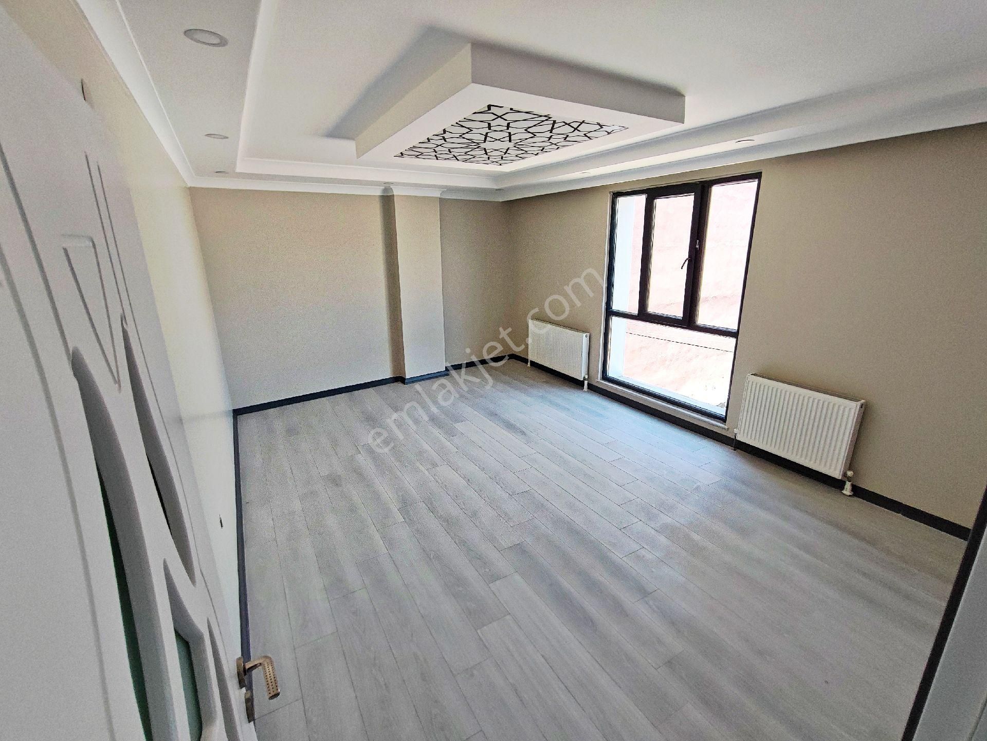 Taşoluk Mah. Büyük Cami Yakını 3+1 Ultralüks Geniş 130 Metre Arakat