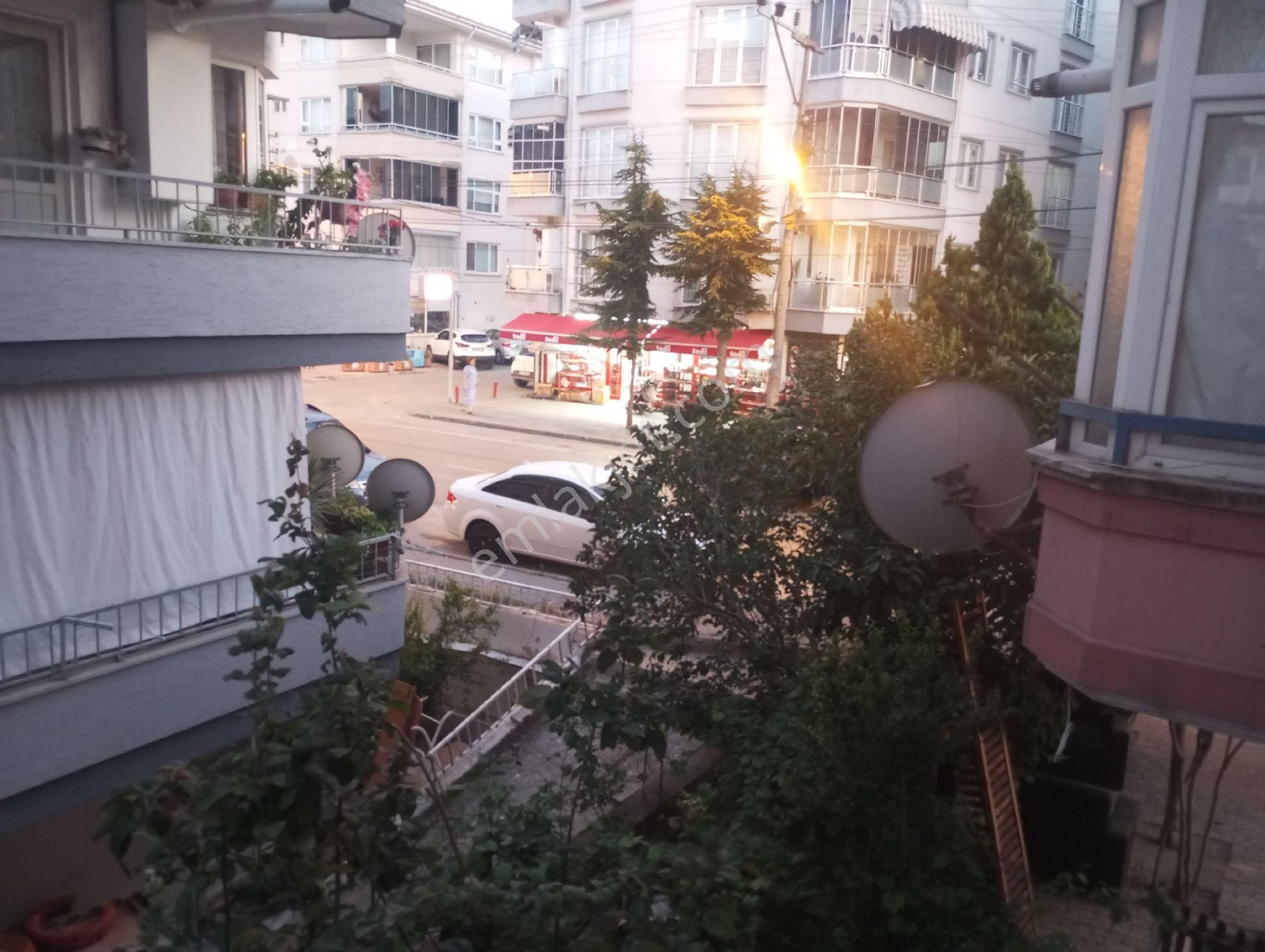 Güzelyalı Yalı Mahallesi Atatürk Caddesi Üzerinde Zeminden Asansörlü 2+1 Ferah Daire - Görsel 16