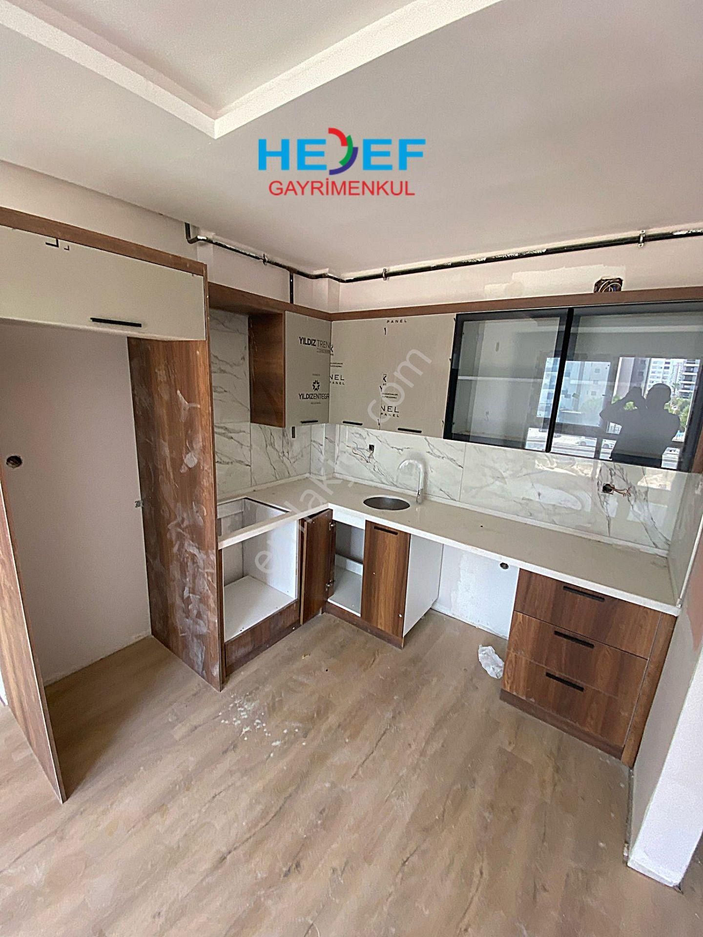 Hedef'ten Akdeniz Mah'de Site İçerisinde Havuzlu 2+1 Daire