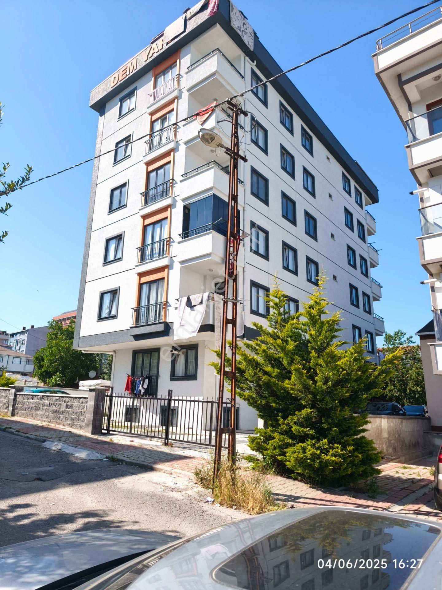 İytiyaçtan Satılık Sultanbeyli Necip Fazılda 130.m 3+1 Lüx Daire