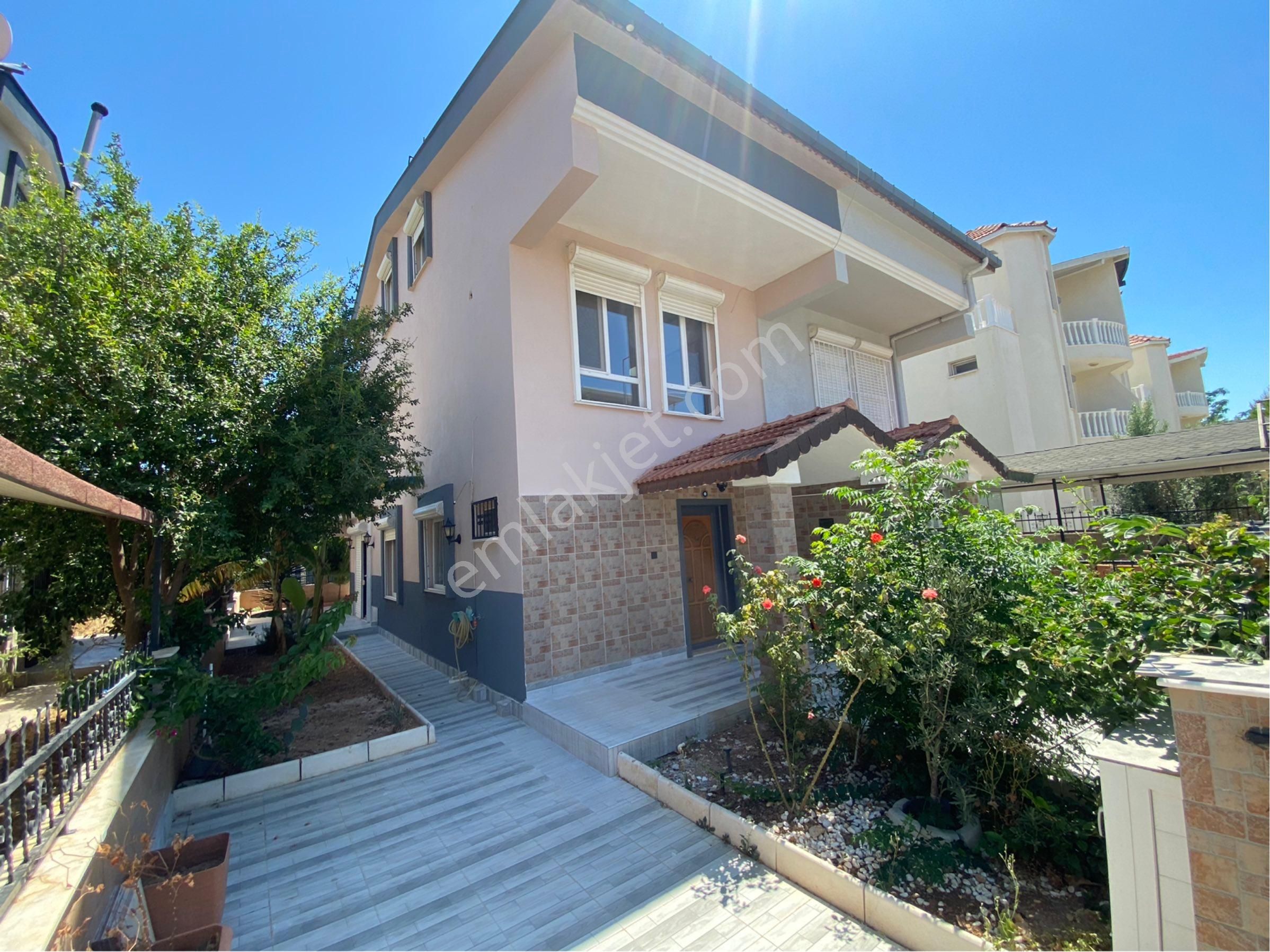 Efeler Mah. Geniş Bahçeli Villa