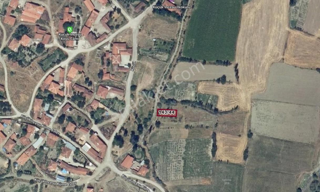 Çorum Sungurlu Küçükincesu Köyünde 237 M² Bahçemiz Satılıktır