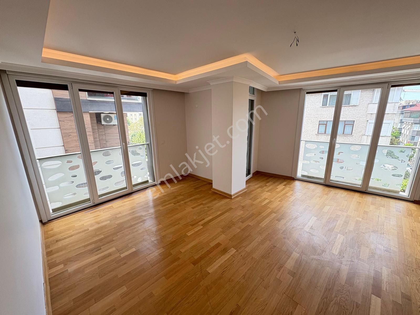Köksalan'dan İdealtepe Sahilde Cadde Üzerinde 2. Kat Ön Cephe Emsalsiz Fırsat 3+1 Daire