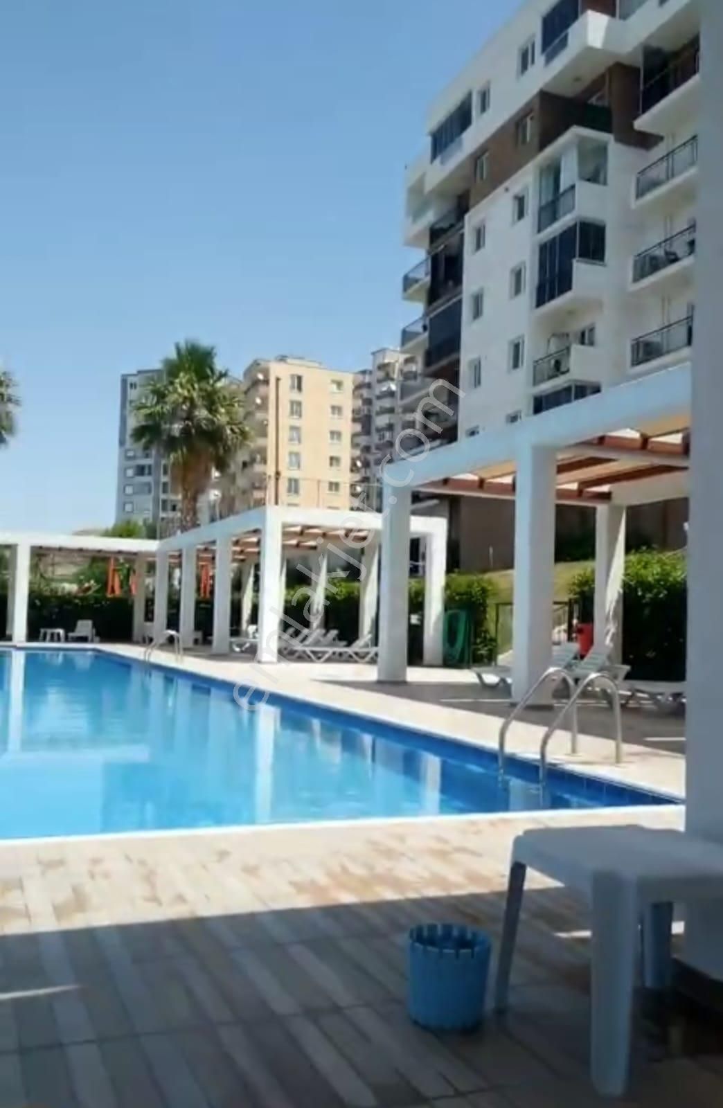 Çiğli'de Havuzlu Site İçinde Harika Manzaralı 2+1 Daire H-43 - Görsel 3