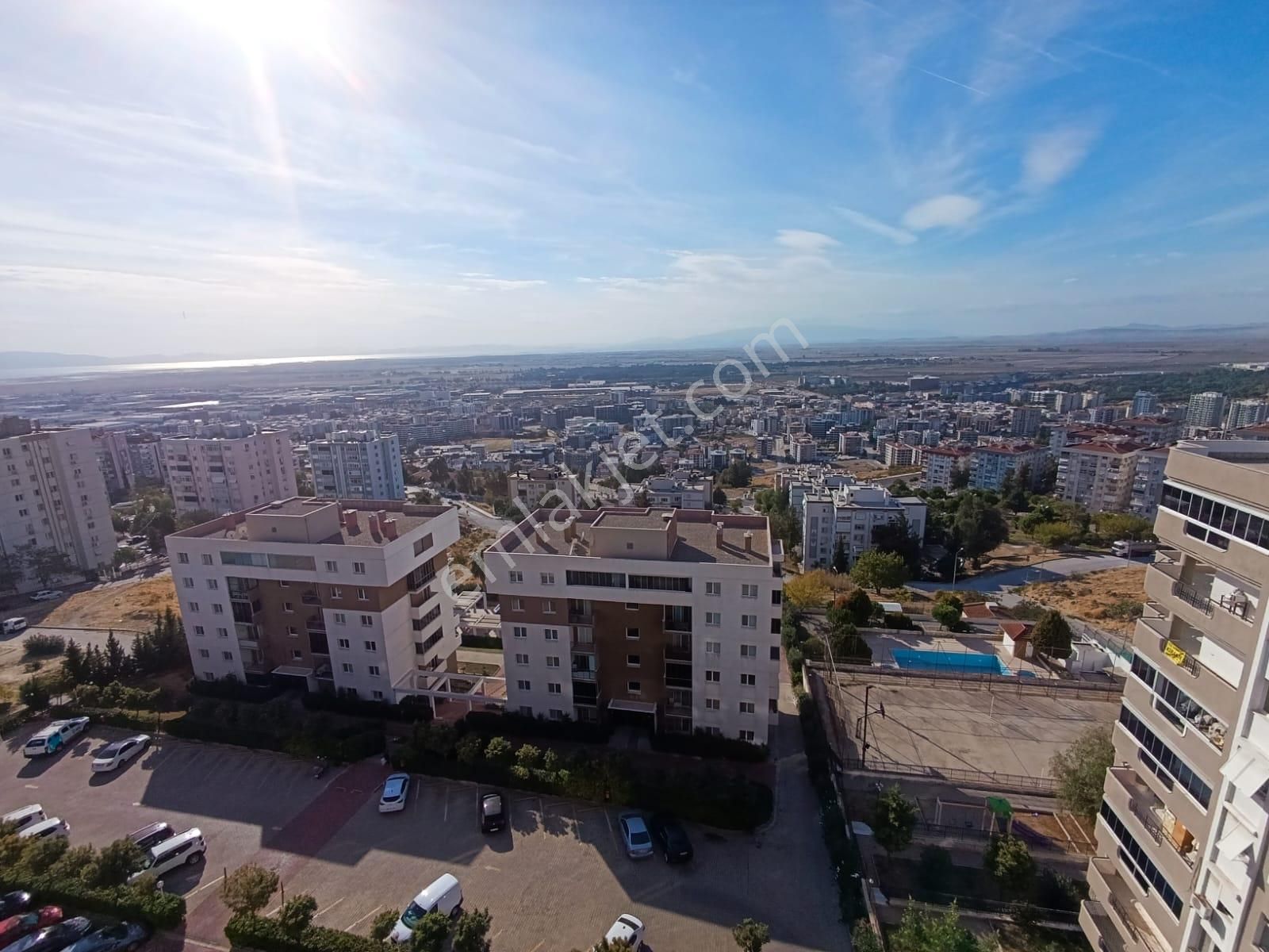 Çiğli'de Havuzlu Site İçinde Harika Manzaralı 2+1 Daire H-43 - Görsel 4