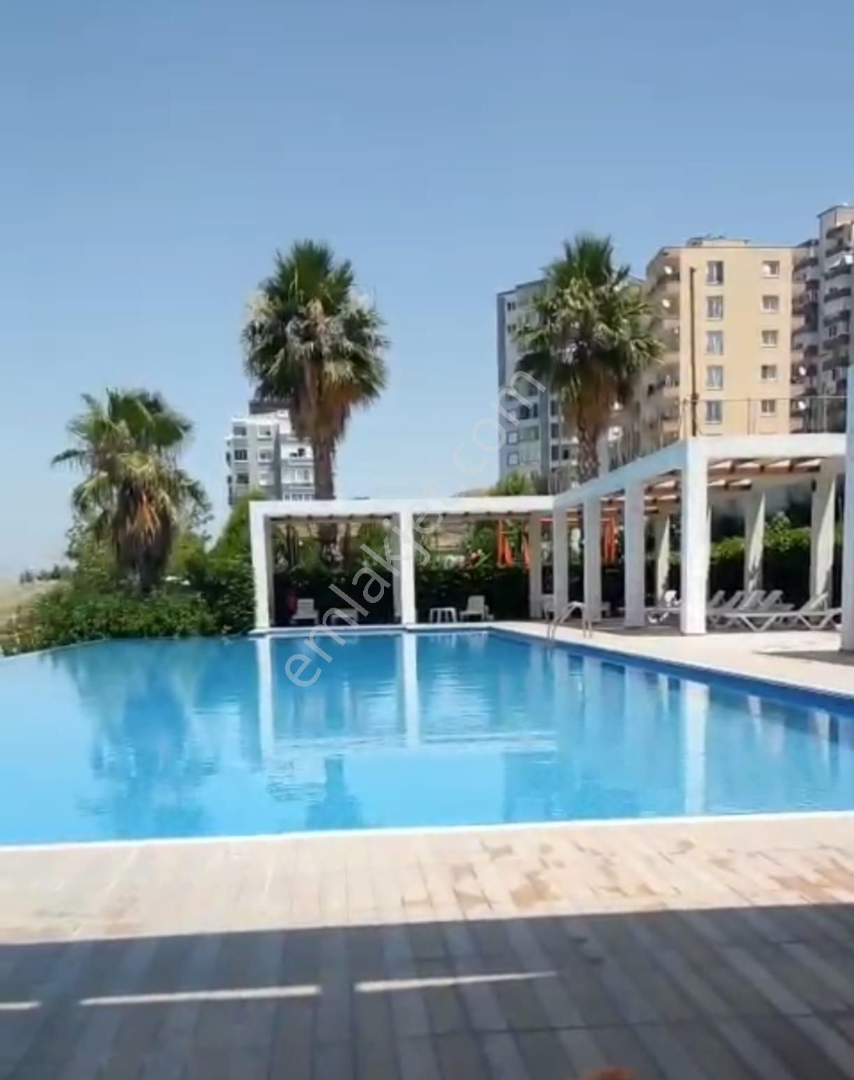 Çiğli'de Havuzlu Site İçinde Harika Manzaralı 2+1 Daire H-43 - Görsel 2