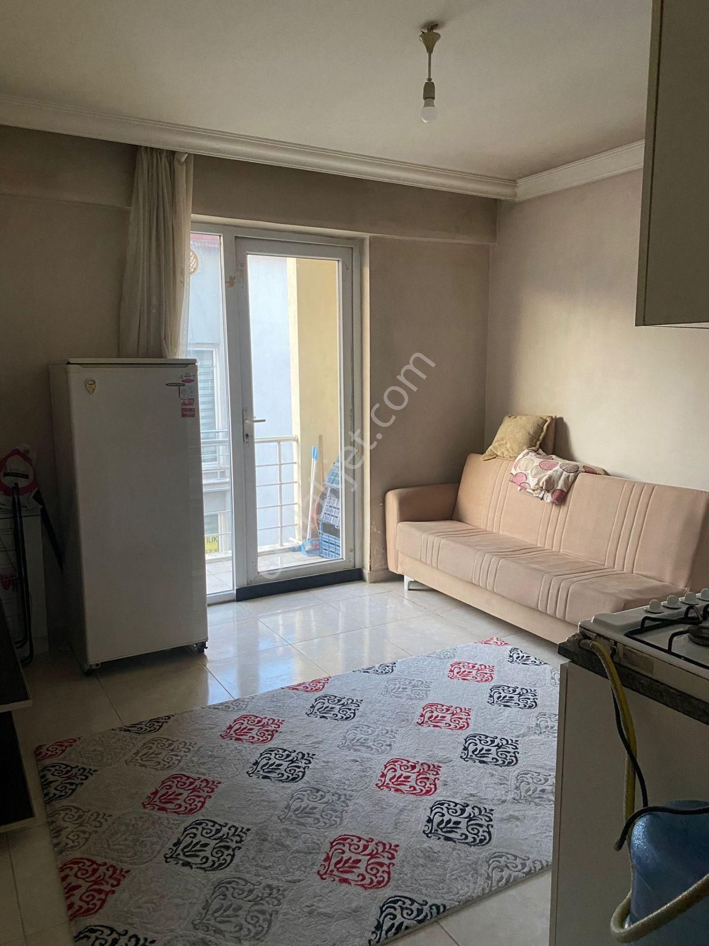 Erenler'de Merkezi Konumda Hesaplı Ferah 2+0 Kiralık Daire