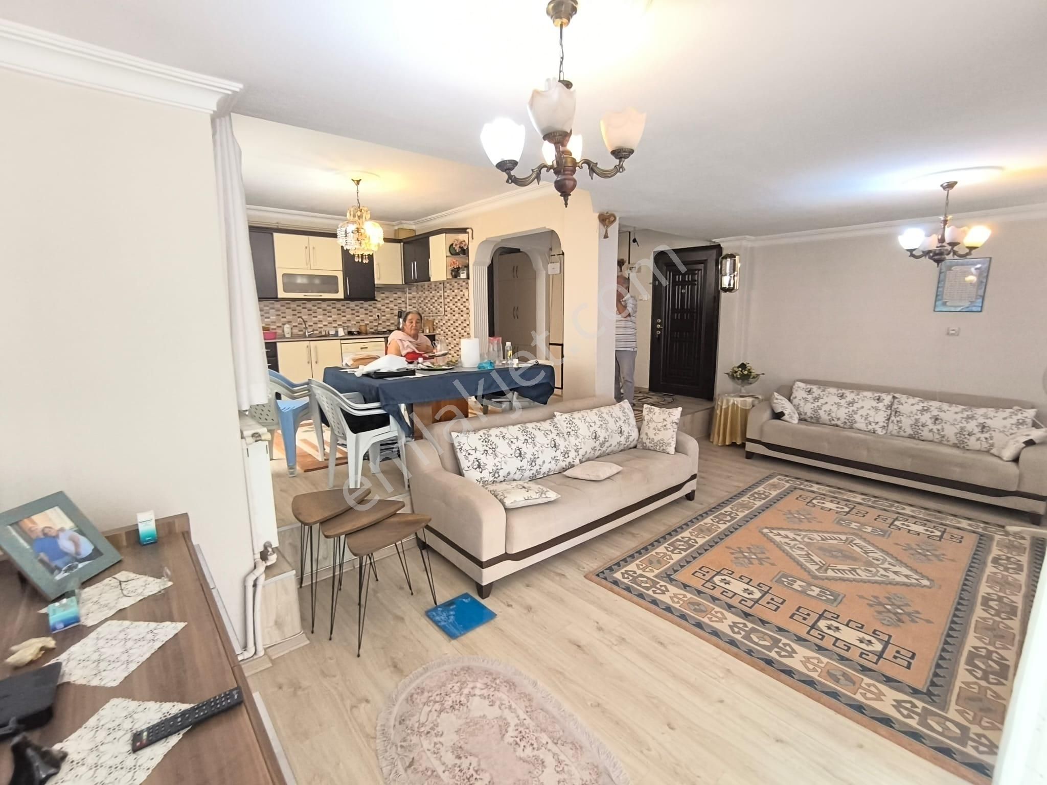 🏡75 Yıl Mahallesi 🏡 ✅3+1 130 M2 3 Katlının Zemin Katı ❇️ Açık Mutfak