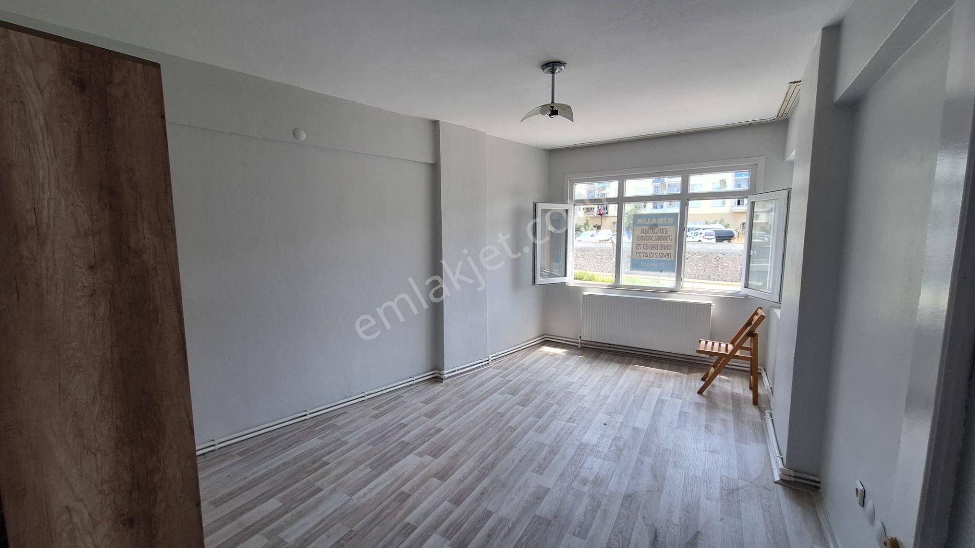 Kocaeli Karamürsel Merkezde Kiralık 3+1 Bakımlı Daire